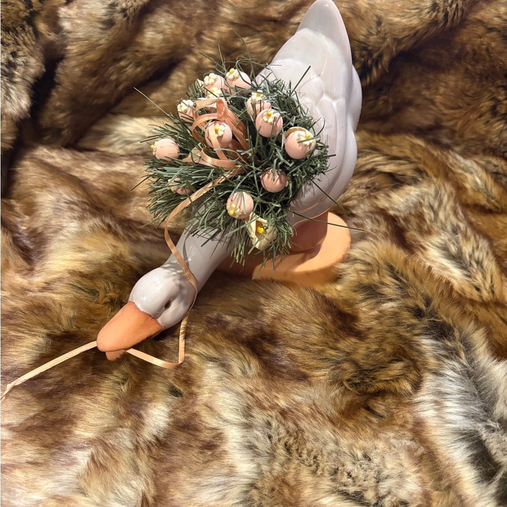 Cottagecore Decorative Ceramic Goose Music Box with Peach Floral Accent